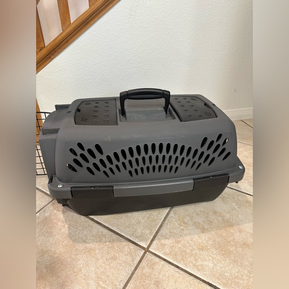 Small Cat/Dog Kennel - Picture 5 of 6